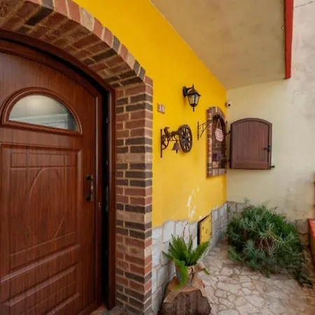 G&s Rustic House * 圣潘克拉齐奥萨伦蒂诺